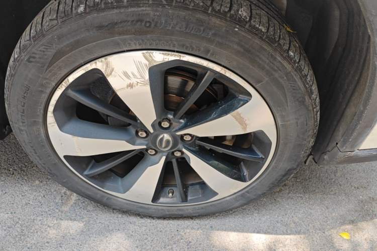 Used GAC Trumpchi GS4 2018 235T Automatic Two-Wheel Drive Luxury Smart Connectivity Version Right Front Wheel Hub