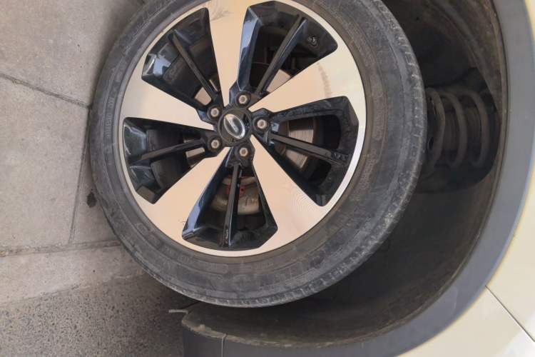 Used GAC Trumpchi GS4 2018 235T Automatic Two-Wheel Drive Luxury Smart Connectivity Millionth Anniversary Edition Right Front Wheel Hub