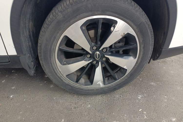 Used GAC Trumpchi GS4 2018 235T Automatic Two-Wheel Drive Luxury Smart Connectivity Version Right Front Wheel Hub