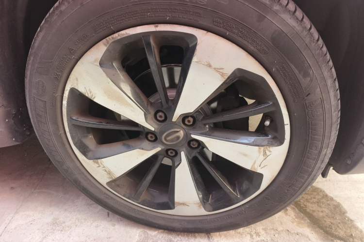 Used GAC Trumpchi GS4 2018 235T Automatic Two-Wheel Drive Luxury Smart Connectivity Version Right Front Wheel Hub