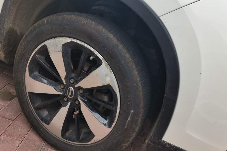 Used GAC Trumpchi GS4 2018 235T Automatic All-Wheel Drive Luxury Smart Connectivity Model Right Front Wheel Hub