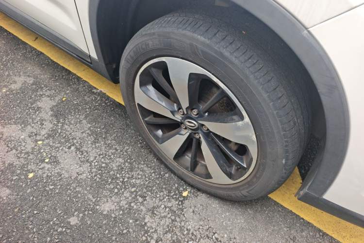 Used GAC Trumpchi GS4 2018 235T Automatic Two-Wheel Drive Luxury Smart Connectivity Millionth Anniversary Edition Right Front Wheel Hub