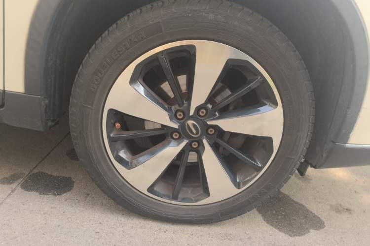 Used GAC Trumpchi GS4 2018 235T Automatic Two-Wheel Drive Luxury Smart Connectivity Version Right Front Wheel Hub