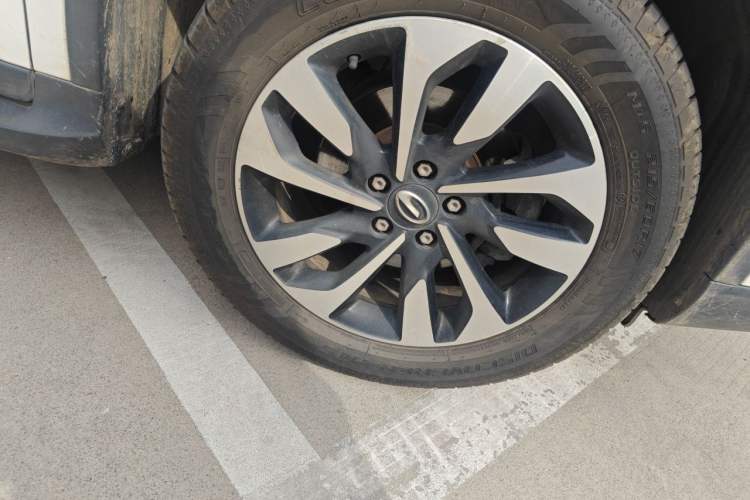 Used GAC Trumpchi GS4 2018 235T Automatic Two-Wheel Drive Elite Edition Right Front Wheel Hub