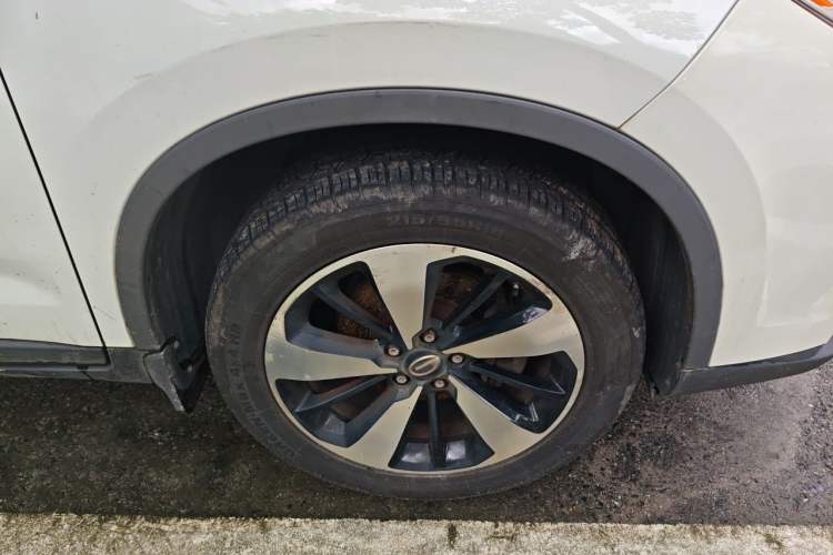 Used GAC Trumpchi GS4 2018 235T Automatic Two-Wheel Drive Luxury Smart Connectivity Version Right Front Wheel Hub