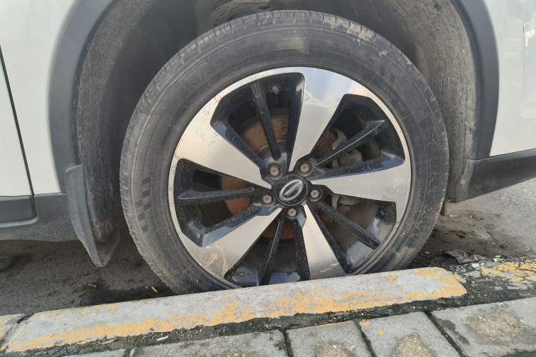 Used GAC Trumpchi GS4 2018 235T Automatic Two-Wheel-Drive Supreme Edition Right Front Wheel Hub