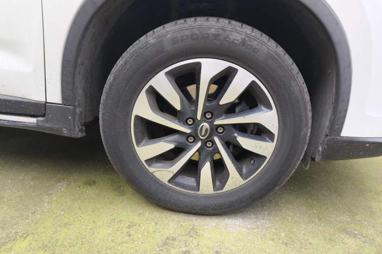 Used GAC Trumpchi GS4 2018 235T Automatic Two-Wheel Drive Elite Millionth Anniversary Edition Right Front Wheel Hub