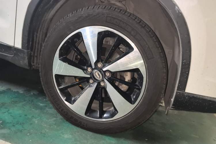 Used GAC Trumpchi GS4 2018 235T Automatic Two-Wheel Drive Luxury Smart Connectivity Millionth Anniversary Edition Right Front Wheel Hub