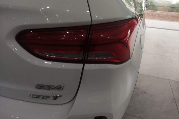 Used GAC Trumpchi GS4 2018 235T Automatic Two-Wheel Drive Luxury Smart Connectivity Millionth Anniversary Edition Right Rear Taillight