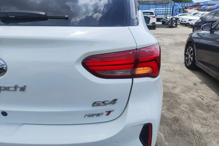 Used GAC Trumpchi GS4 2018 235T Manual Two-Wheel Drive Luxury Edition Right Rear Taillight