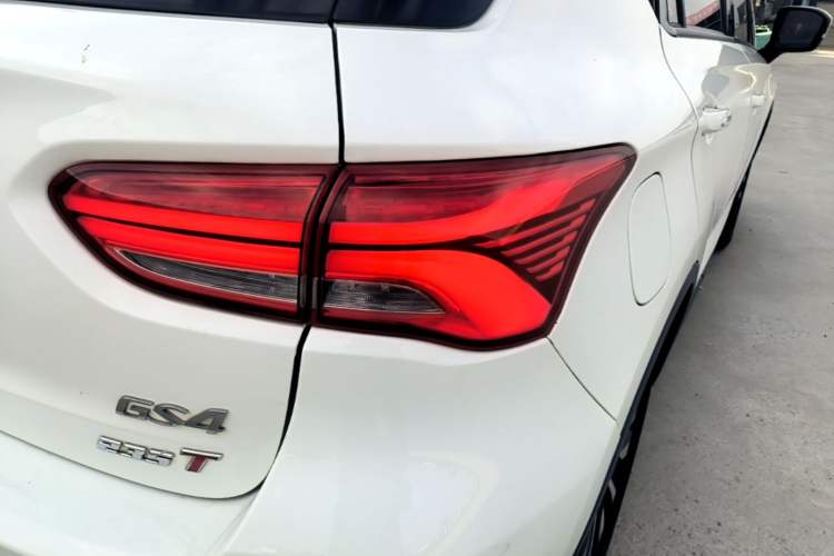 Used GAC Trumpchi GS4 2018 235T Manual Two-Wheel Drive Elite Edition Right Rear Taillight