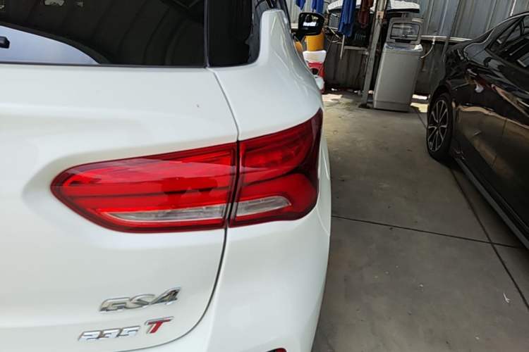 Used GAC Trumpchi GS4 2018 235T Automatic Two-Wheel Drive Luxury Smart Connectivity Version Right Rear Taillight