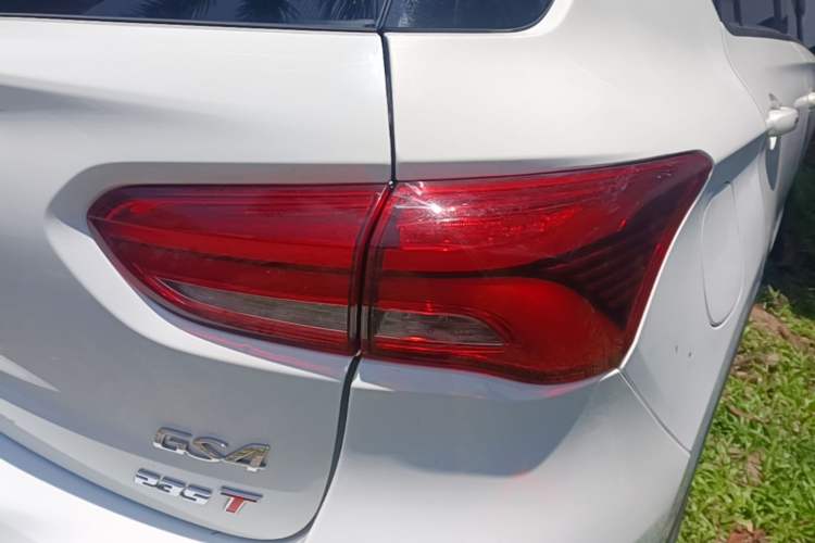 Used GAC Trumpchi GS4 2018 235T Automatic Two-Wheel Drive Luxury Smart Connectivity Version Right Rear Taillight