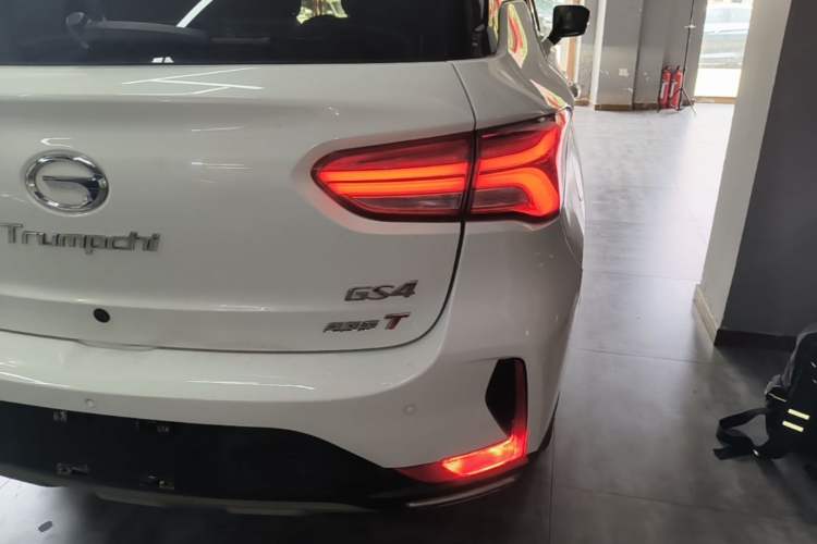 Used GAC Trumpchi GS4 2018 235T Automatic Two-Wheel Drive Luxury Smart Connectivity Millionth Anniversary Edition Right Rear Taillight