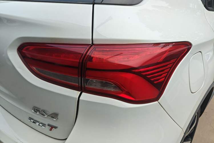 Used GAC Trumpchi GS4 2018 235T Automatic Two-Wheel Drive Luxury Smart Connectivity Version Right Rear Taillight