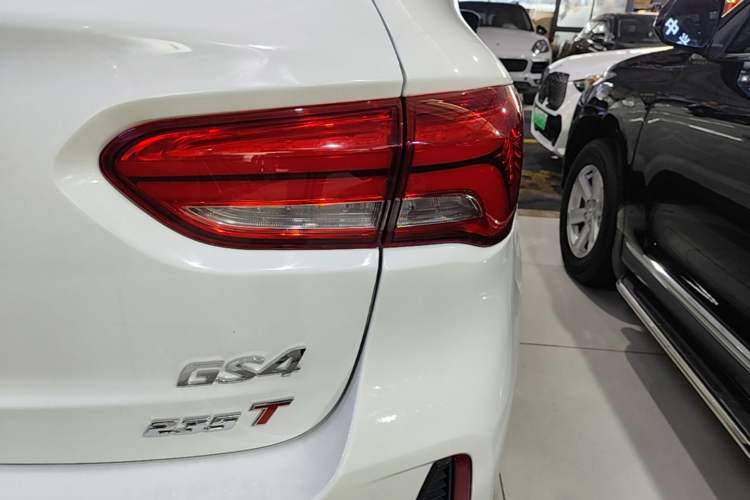 Used GAC Trumpchi GS4 2018 235T Automatic Two-Wheel Drive Luxury Smart Connectivity Millionth Anniversary Edition Right Rear Taillight