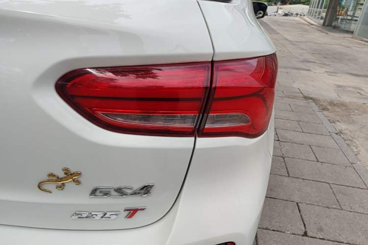 Used GAC Trumpchi GS4 2018 235T Automatic Two-Wheel Drive Luxury Smart Connectivity Version Right Rear Taillight