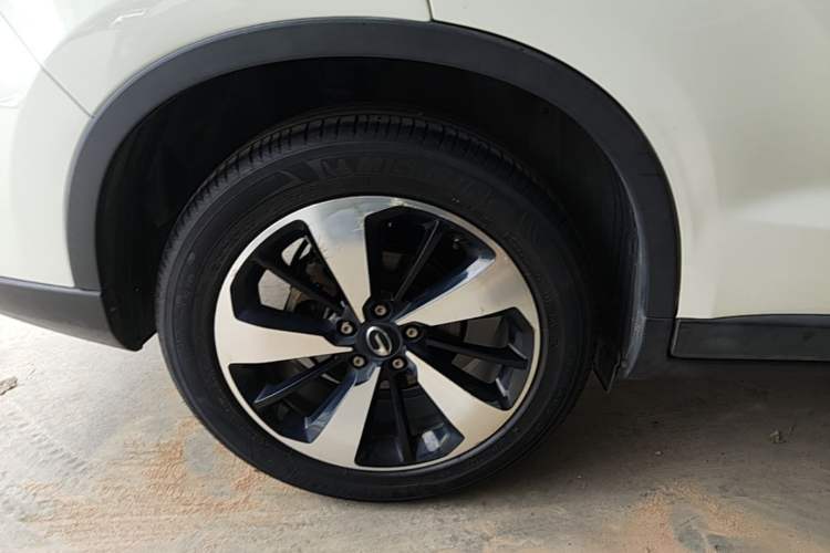 Used GAC Trumpchi GS4 2018 235T Automatic Two-Wheel Drive Luxury Smart Connectivity Version Right Rear Wheel Hub