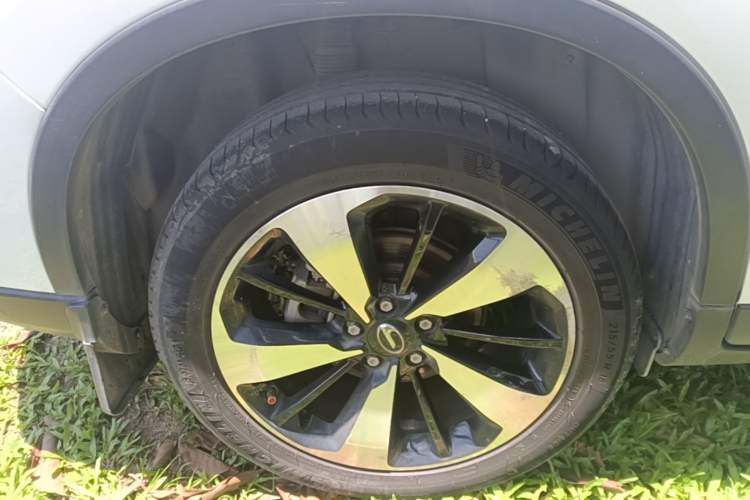 Used GAC Trumpchi GS4 2018 235T Automatic Two-Wheel Drive Luxury Smart Connectivity Version Right Rear Wheel Hub