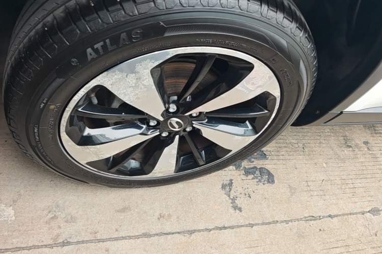 Used GAC Trumpchi GS4 2018 235T Automatic Two-Wheel Drive Luxury Smart Connectivity Version Right Rear Wheel Hub
