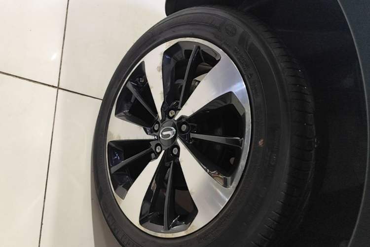Used GAC Trumpchi GS4 2018 235T Automatic Two-Wheel Drive Luxury Smart Connectivity Millionth Anniversary Edition Right Rear Wheel Hub