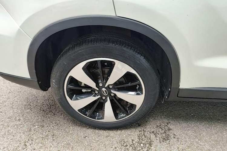 Used GAC Trumpchi GS4 2018 235T Automatic Two-Wheel Drive Luxury Smart Connectivity Version Right Rear Wheel Hub