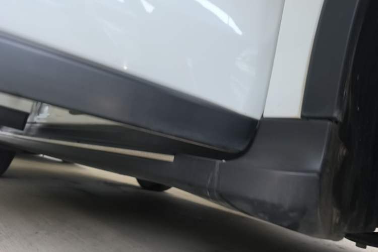 Used GAC Trumpchi GS4 2018 200T Manual Two-Wheel Drive Elite Edition Right Side Sill