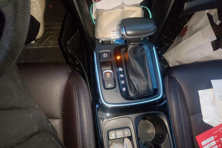 Used GAC Trumpchi GS4 2018 235T Automatic Two-Wheel Drive Luxury Smart Connectivity Millionth Anniversary Edition Gear Lever