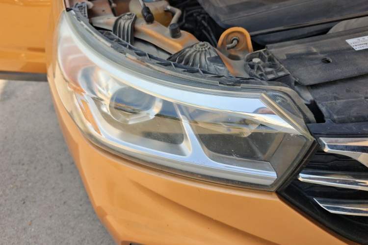 Used GAC Trumpchi GS4 2018 235T Automatic Two-Wheel Drive Luxury Smart Connectivity Version Right Front Headlight