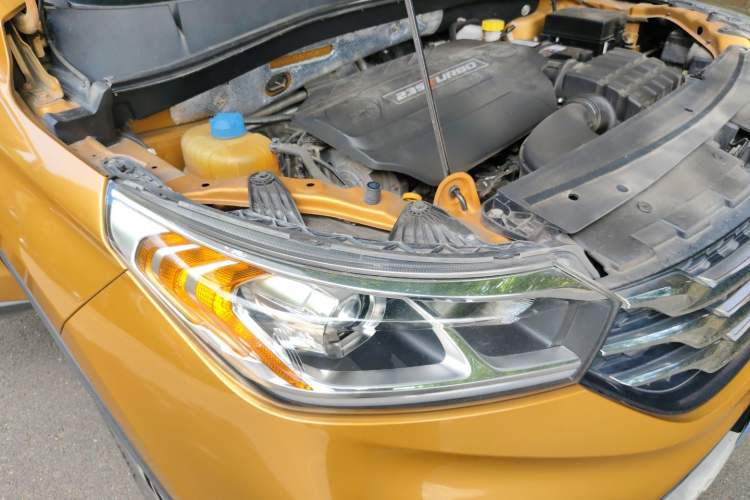 Used GAC Trumpchi GS4 2018 235T Automatic Two-Wheel Drive Elite Edition Right Front Headlight