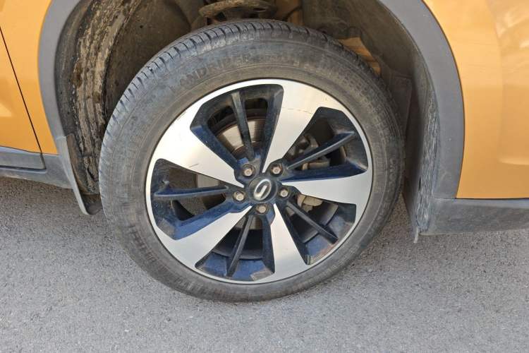 Used GAC Trumpchi GS4 2018 235T Automatic Two-Wheel Drive Luxury Smart Connectivity Version Right Front Wheel Hub