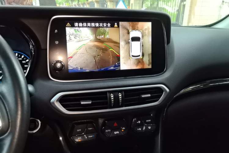 Used GAC Trumpchi GS4 2019 270T Automatic Two-Wheel Drive Luxury Smart Connectivity Model Audio And AC Panel