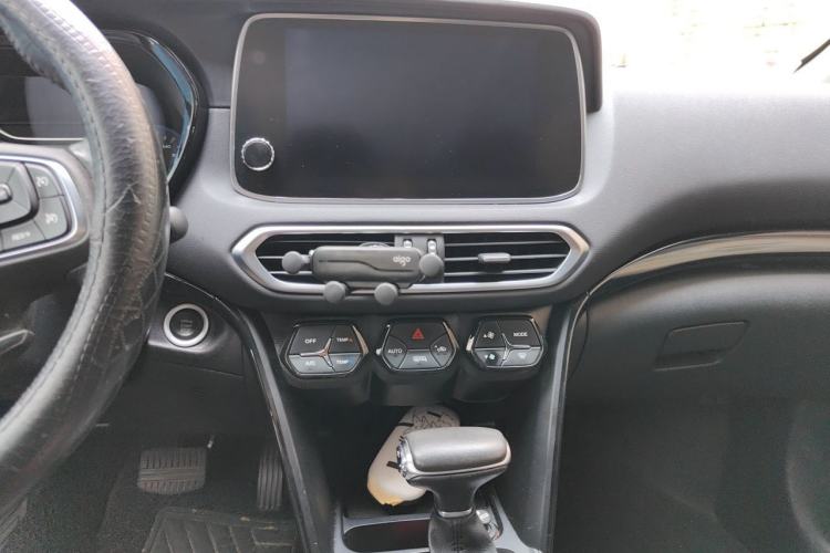 Used GAC Trumpchi GS4 2019 270T Automatic Two-Wheel Drive Luxury Smart Connectivity Model Audio And AC Panel