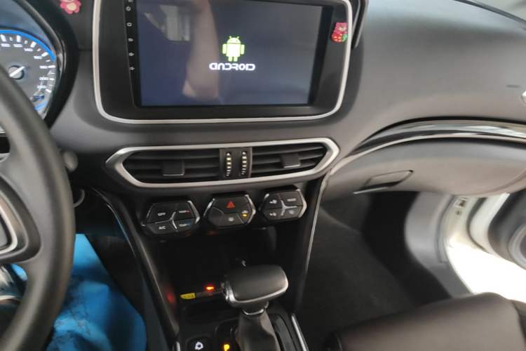 Used GAC Trumpchi GS4 2019 270T Automatic Two-Wheel Drive Elite Edition Audio And AC Panel