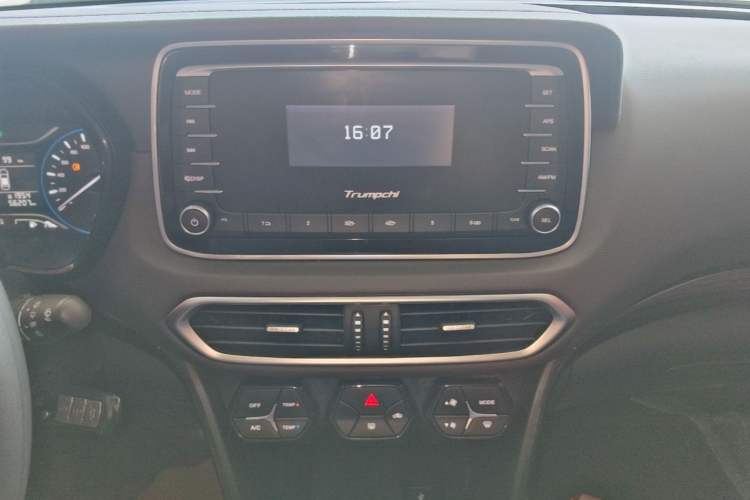 Used GAC Trumpchi GS4 2019 270T Manual Two-Wheel-Drive Elite Edition Audio And AC Panel