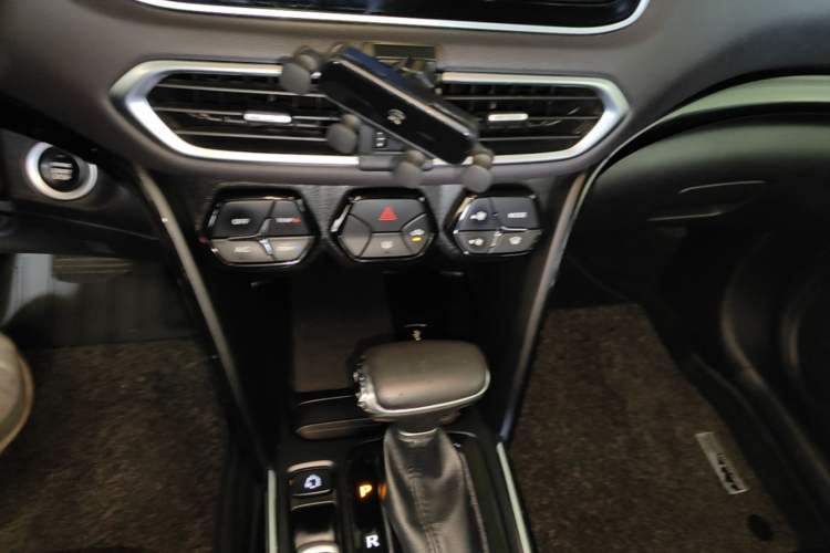 Used GAC Trumpchi GS4 2019 270T Automatic Two-Wheel Drive Elite Edition Audio And AC Panel