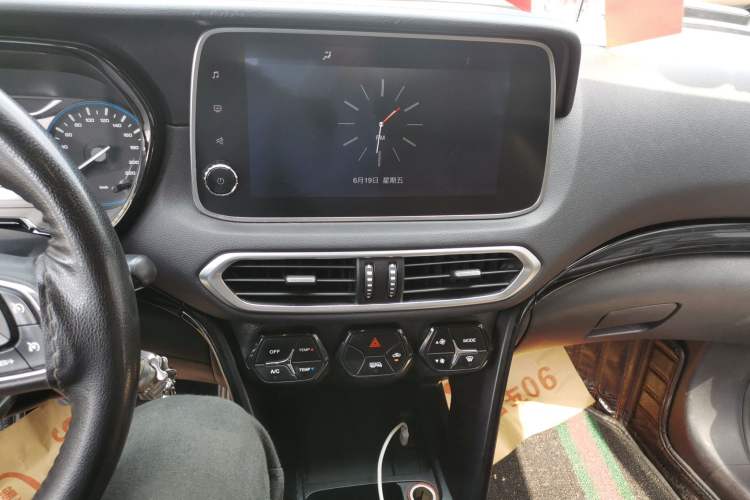 Used GAC Trumpchi GS4 2019 270T Manual Two-Wheel Drive Luxury Edition Audio And AC Panel