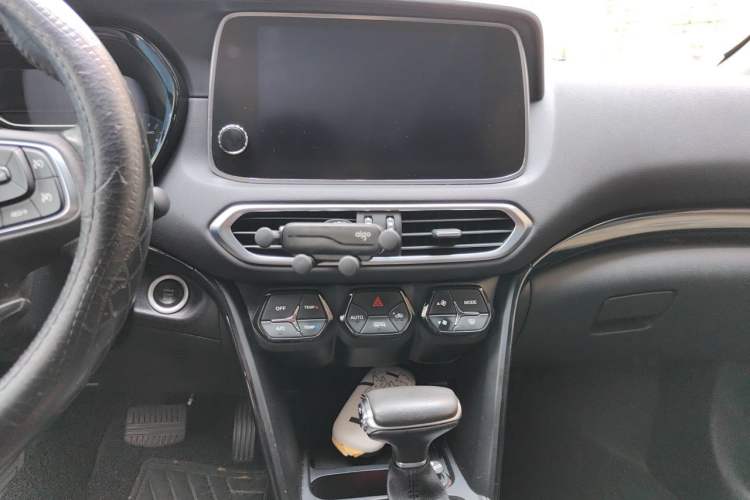 Used GAC Trumpchi GS4 2019 270T Automatic Two-Wheel Drive Luxury Smart Connectivity Model Audio And AC Panel
