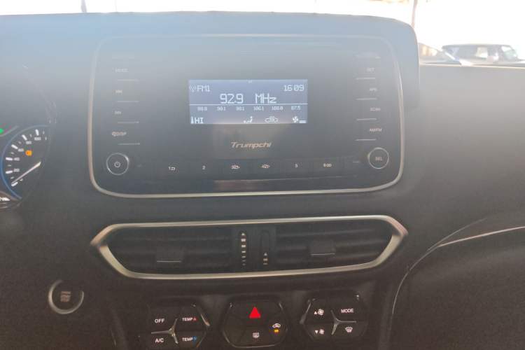 Used GAC Trumpchi GS4 2019 270T Automatic Two-Wheel Drive Elite Edition Audio And AC Panel