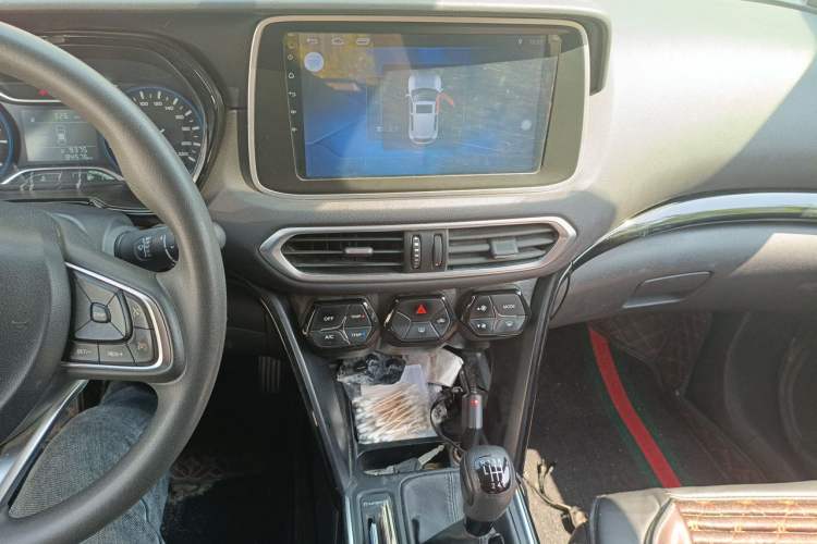 Used GAC Trumpchi GS4 2019 270T Manual Two-Wheel-Drive Elite Edition Audio And AC Panel