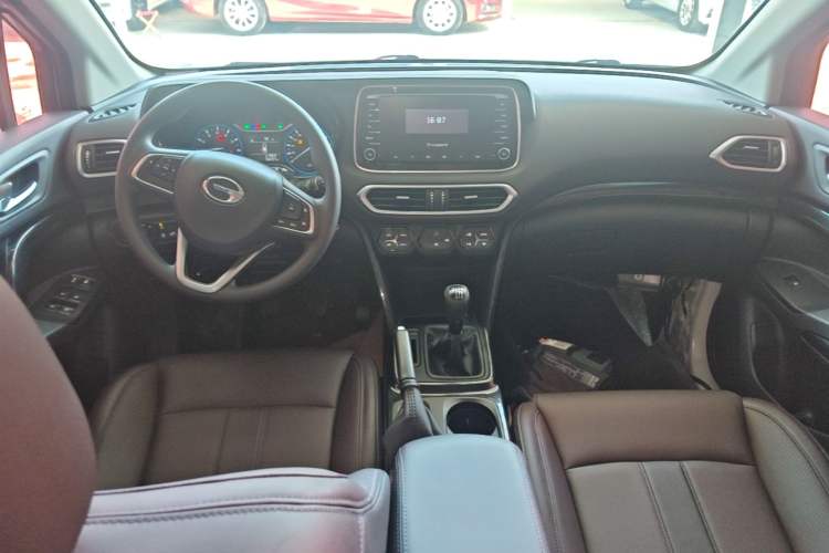 Used GAC Trumpchi GS4 2019 270T Manual Two-Wheel-Drive Elite Edition Center Console