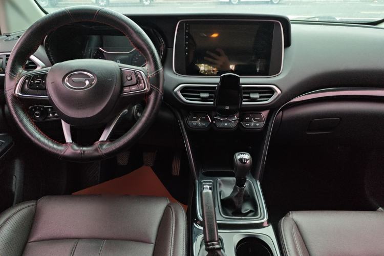 Used GAC Trumpchi GS4 2019 270T Manual Two-Wheel-Drive Elite Edition Center Console