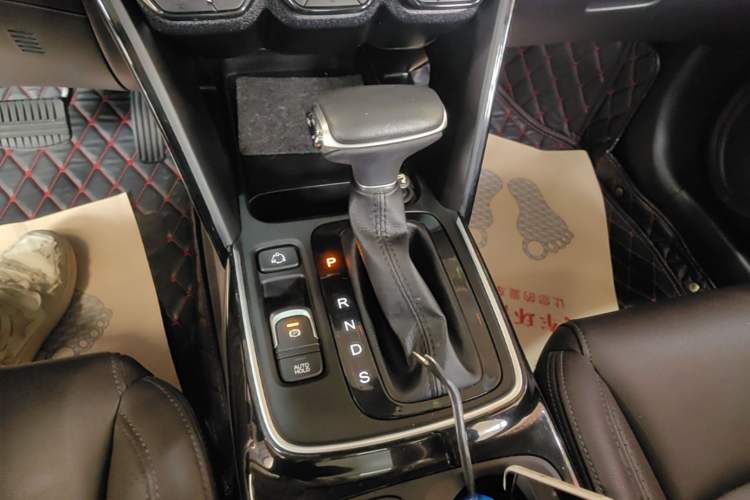 Used GAC Trumpchi GS4 2019 270T Automatic Two-Wheel Drive Elite Edition Gear Lever