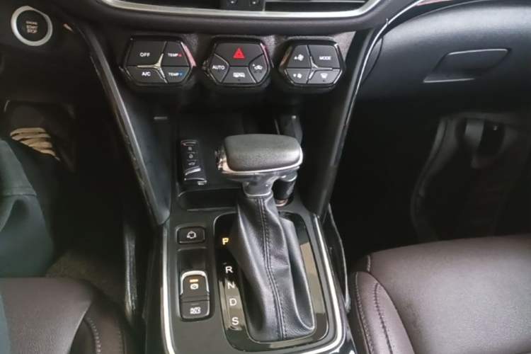 Used GAC Trumpchi GS4 2019 270T Automatic Two-Wheel Drive Luxury Smart Connectivity Model Gear Lever