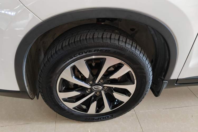 Used GAC Trumpchi GS4 2019 270T Automatic Two-Wheel Drive Elite Edition Left Front Wheel Hub
