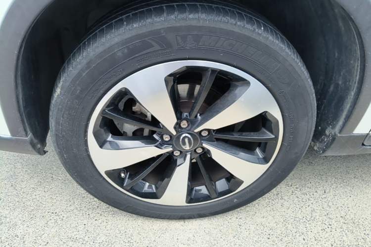 Used GAC Trumpchi GS4 2019 270T Automatic Two-Wheel Drive Luxury Smart Connectivity Model Left Front Wheel Hub