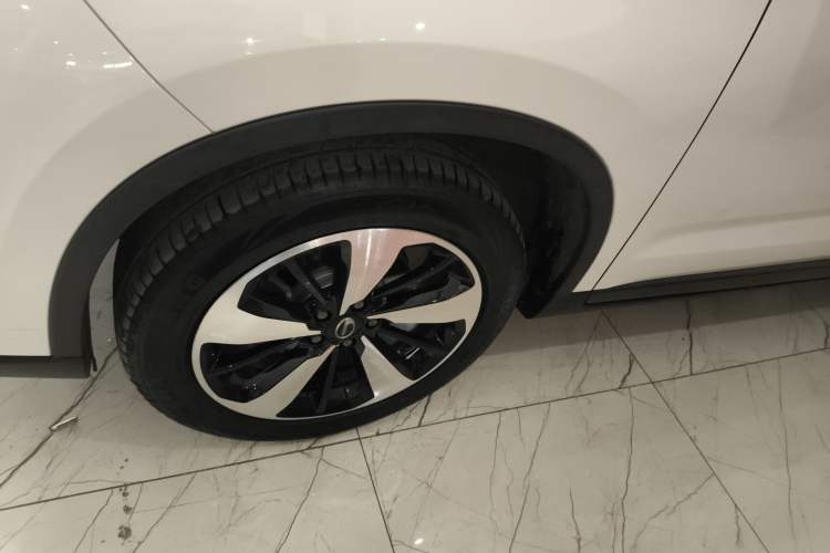 Used GAC Trumpchi GS4 2019 270T Automatic Two-Wheel Drive Luxury Smart Connectivity Model Left Front Wheel Hub
