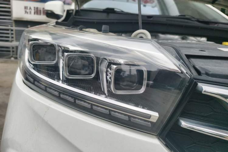 Used GAC Trumpchi GS4 2019 270T Automatic Two-Wheel Drive Luxury Smart Connectivity Model Right Front Headlight
