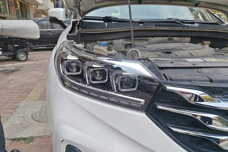 Used GAC Trumpchi GS4 2019 270T Automatic Two-Wheel Drive Luxury Smart Connectivity Model Right Front Headlight