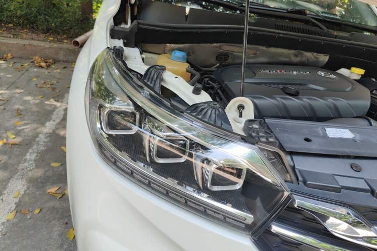 Used GAC Trumpchi GS4 2019 270T Automatic Two-Wheel Drive Luxury Smart Connectivity Model Right Front Headlight